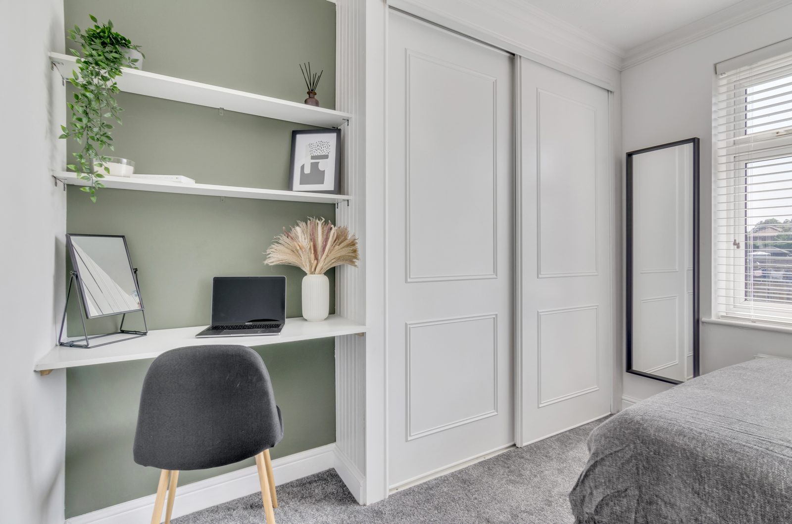 Bedroom study desk and wardrobe at Horning Close