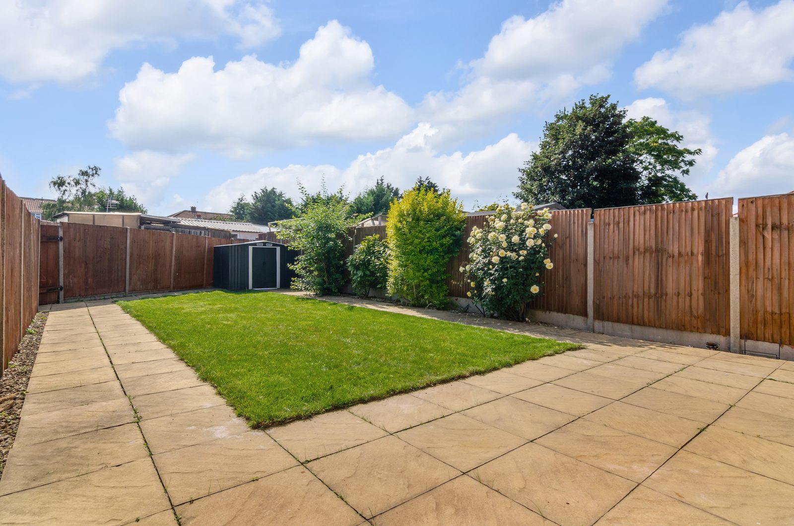 Garden and patio at Horning Close
